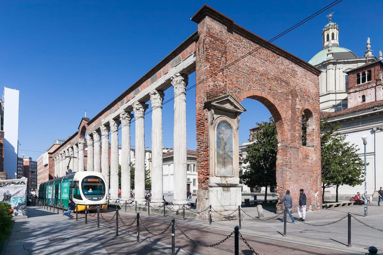 Tropical Micro Studio With Terrace And Duomo Views Milan Extérieur photo